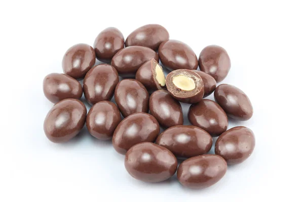 Csokoládé-fedett anya labdák-ban egy csoport elszigetelt fehér background — Stock Fotó
