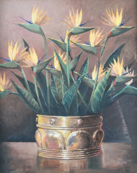 Pittura ad olio originale su tela - Natura morta con fiori di Strelitzia Reginae in vaso di rame su tavola — Foto Stock