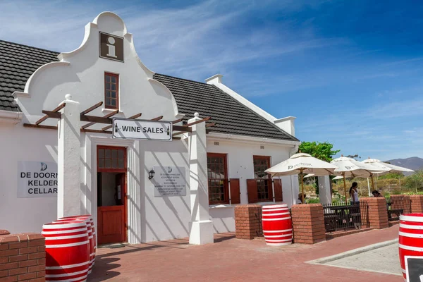 De Doorns, Western Cape, Sudáfrica - 16 de diciembre de 2016: Exterior de la tienda de venta de vinos — Foto de Stock