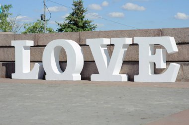 Modern beyaz ışıksız tasarım 3d tipografi featuring aşk