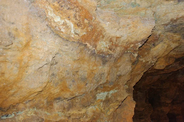 Kristal Mağarası taş yatay