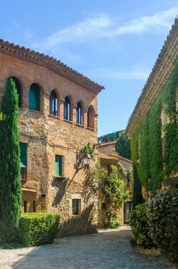 Ortaçağ sokaklarında Peratallada, İspanya