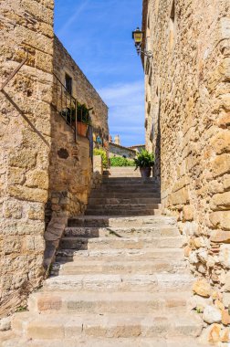 Ortaçağ sokaklarında Pals, İspanya