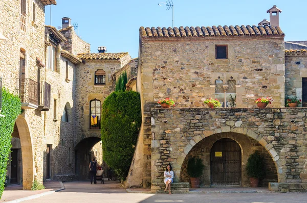 Ruas medievais em Monells, Espanha — Fotografia de Stock