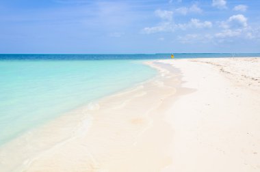 Cayo Levisa Adası Küba'da yalnız kadın