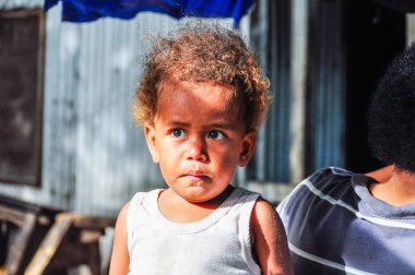 Çocuk yerel köyde Mana Island, Fiji