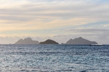 Mana Sunset Beach Fiji den yakın adalar