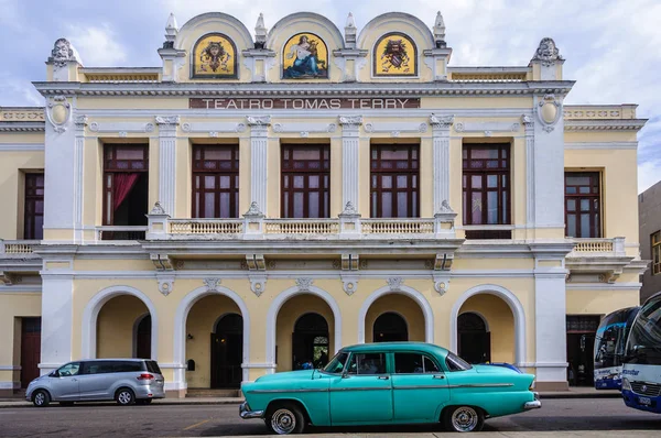 Teatro de Terry Tomas Jose Marti parque em Cienfuegos, Cuba — Fotografia de Stock