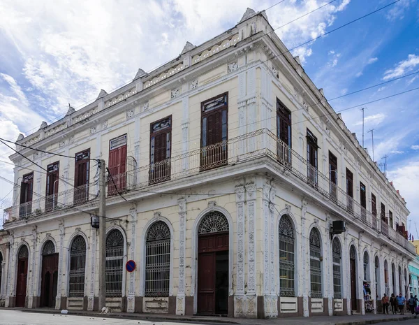Колоніальну будівлю Сьєнфуегос, Куба — стокове фото