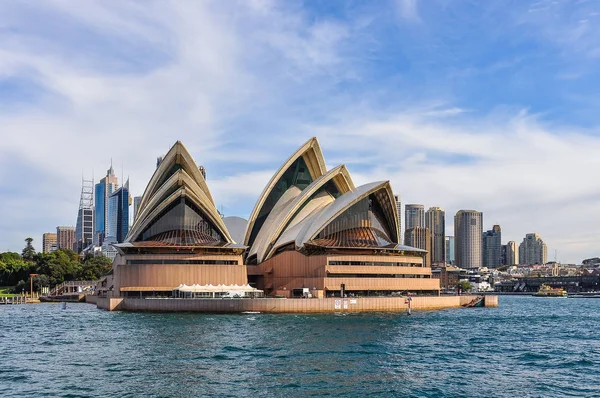 Opernhaus von der männlichen Fähre in Sydney, Australien — Stockfoto