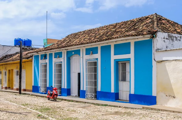 Moto rossa a Trinidad, Cuba — Foto Stock