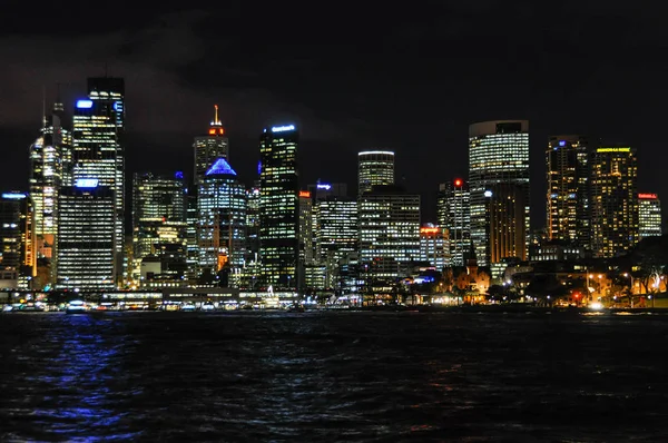 Illuminé CBD la nuit à Sydney, Australie — Photo