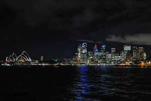 Illuminé CBD et Opera House la nuit à Sydney, Australie — Photo