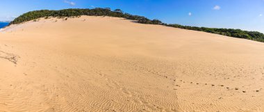 Kum tepeleri gökkuşağı Beach, Avustralya