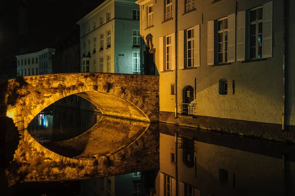 Romantik bir gece sahne Bruges, Belçika