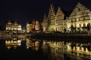 Geceleri yansıma Ghent, Belçika