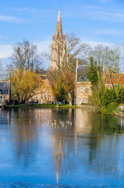 Minnewater, Bruges, Belçika gölde yansıması
