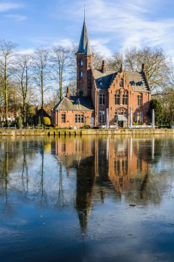 Minnewater, Bruges, Belçika gölde yansıması