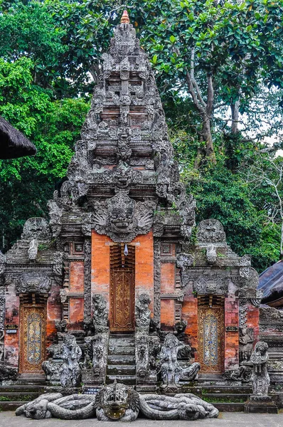 Ubud, Bali maymun ormanındaki Hindu tapınakları — Stok fotoğraf