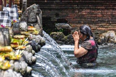 Puirfying banyo Tirta Empul Tapınağı, Bali, Endonezya
