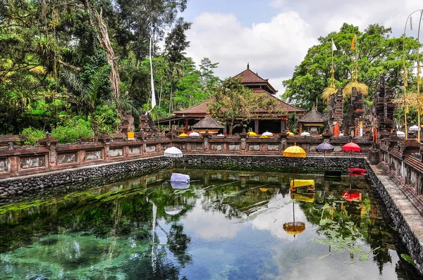 Ναός λίμνη σε Tirta Empul, Μπαλί, Ινδονησία — Φωτογραφία Αρχείου