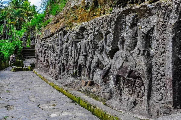 고아 가자, 발리, 인도네시아의 바위 조각 — 스톡 사진
