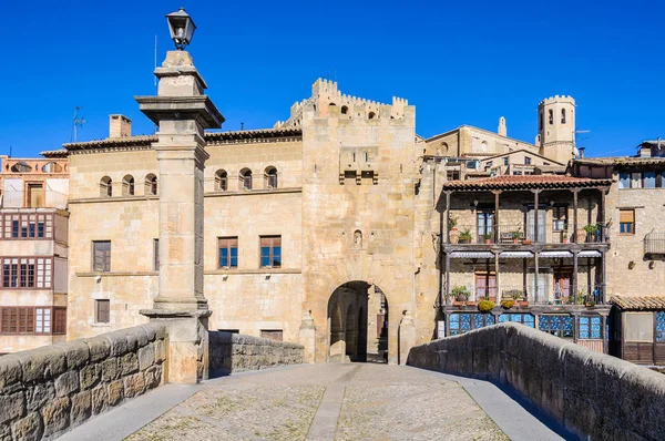 Stone bridge in Valderrobres, Spain — Stock Photo, Image