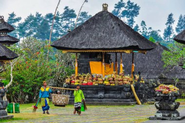 Yerel halkın Pura Besakih Tapınağı, Bali, Endonezya