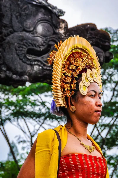 Beautiful woman in Pura Besakih Temple, Bali, Indonesia — Stock Photo, Image