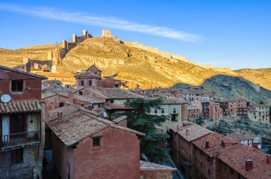 Panoramik manzaraya günbatımı Albarracin, İspanya