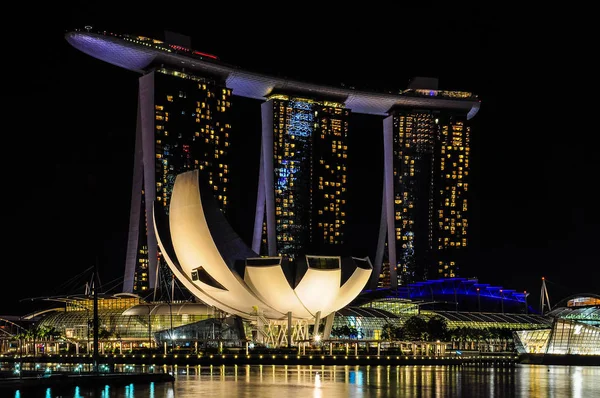 Marina Bay Sands на ніч в Сінгапурі — стокове фото