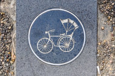 Çekçek oturum Singapur sokakta