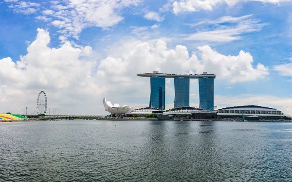 Panorama with Marina Bay Stands Hotel in Singapore — Stock Photo, Image