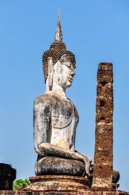 Oturma Buda heykeli Sukhotai, Tayland
