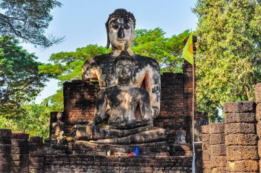 Oturma Buda heykelinin Si Satchanalai, Tayland
