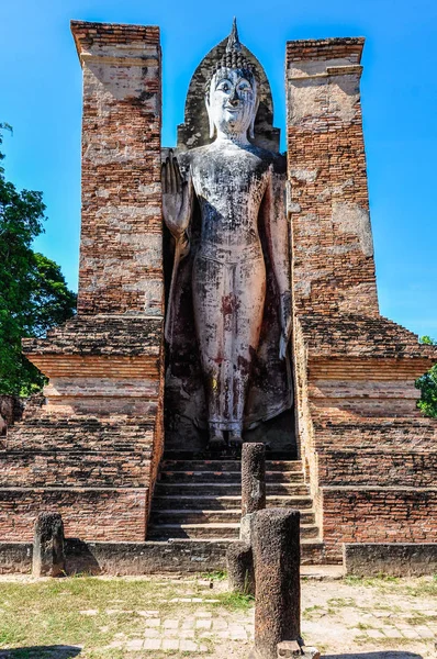 站在阿瑜陀耶，泰国佛像 — 图库照片