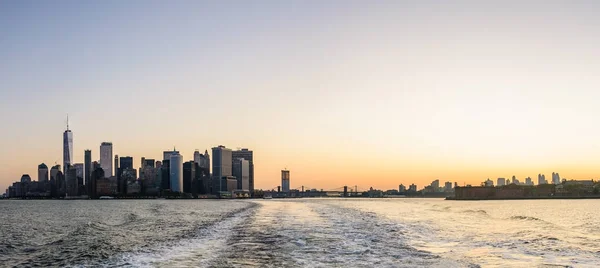 Färgglada himlen över Manhattan och Brooklyn i New York, Usa — Stockfoto