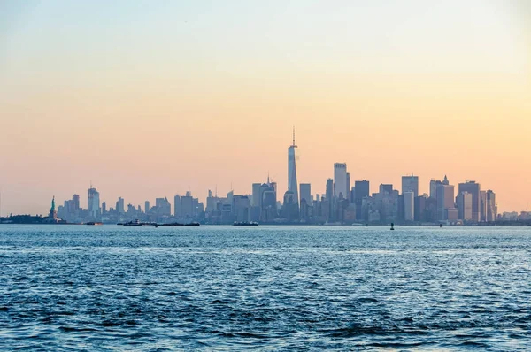 Het eerste licht over Lower Manhattan, Nyc, Verenigde Staten — Stockfoto