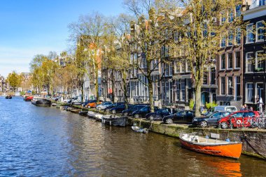 Tekneler ve boathouses kanallar, Amsterdam, Hollanda