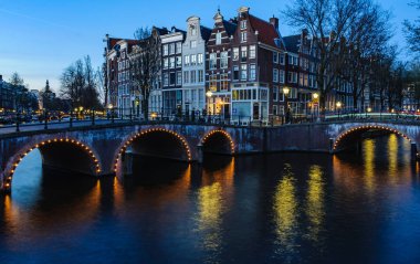 Sunset bulvarında köprüler kanallar, Amsterdam, Hollanda