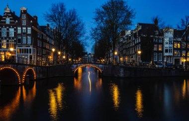 Sunset bulvarında köprüler kanallar, Amsterdam, Hollanda