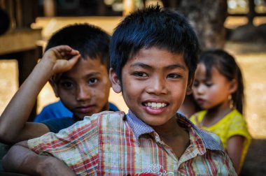 Yerel çocukta Bolaven Yaylası, Laos