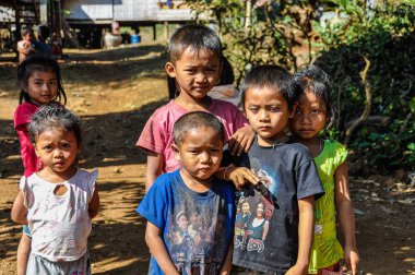 Grup çocuk Bolaven Platosu, Laos