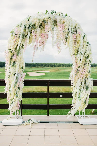 Arco de boda, decoraciones de boda — Foto de Stock