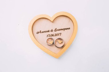 Alex ve Katya isimli alyans.