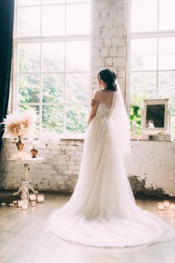 Gelin gelin sabah arka kapağı transparan, romantik atmosferini tür