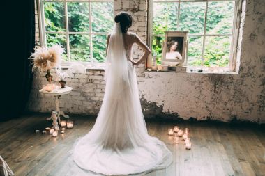 Gelin gelin sabah arka kapağı transparan, romantik atmosferini tür