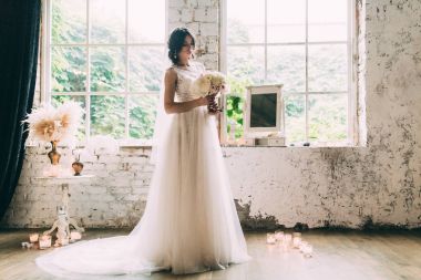 Gelin gelin sabah arka kapağı transparan, romantik atmosferini tür