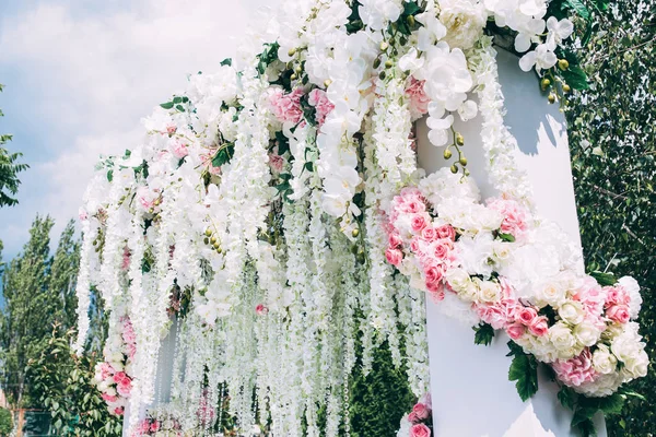 Arco Boda Decorado Con Flores — Foto de Stock