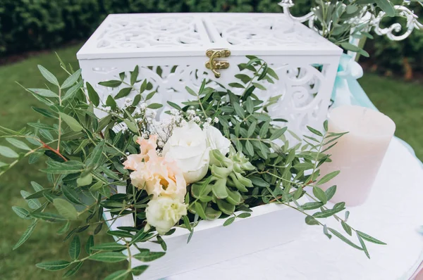 Ramo Bodas Velas Azules Con Candelero — Foto de Stock